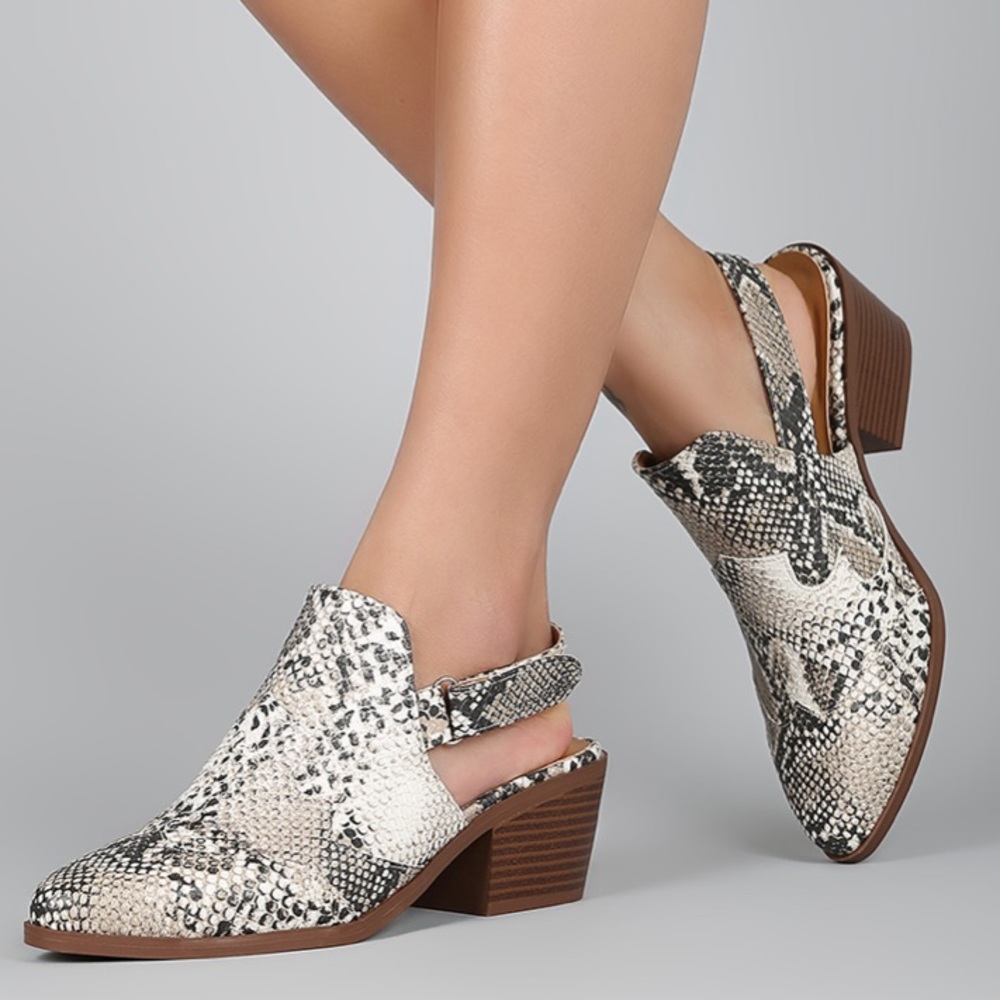 NWT Pointy Toe Snake Print Chunky Heel Bootie